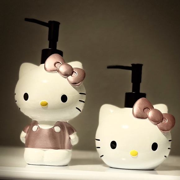 Hello Kitty Rose GoldPINK Hand Soap Dispensers - Picture 2 of 7